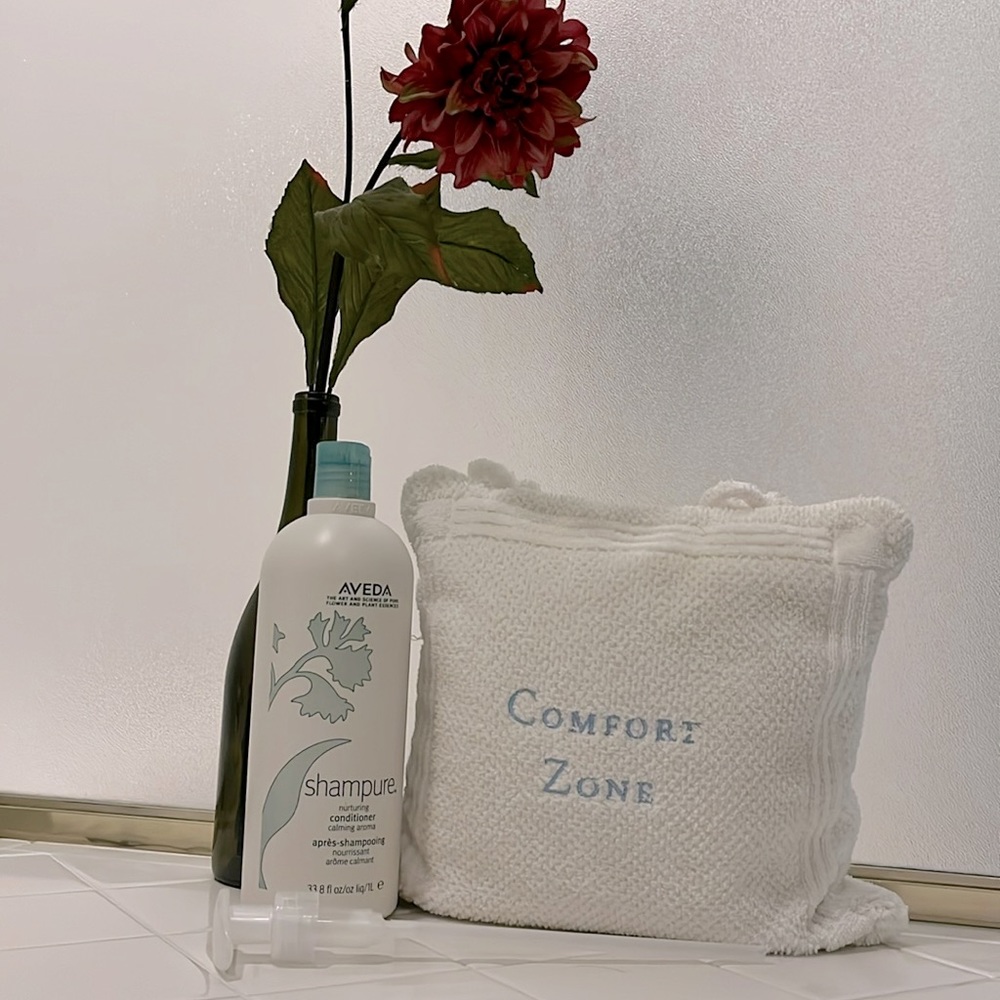 Aveda  Shampure Nurturing Conditioner